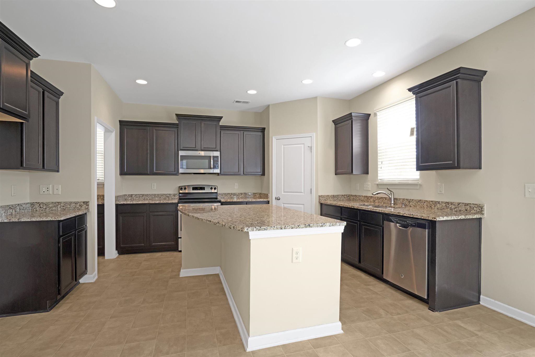 583 Goldstone Lane Boiling Springs, SC 29316 - Photo 2 of 26 Gallery Image 2
