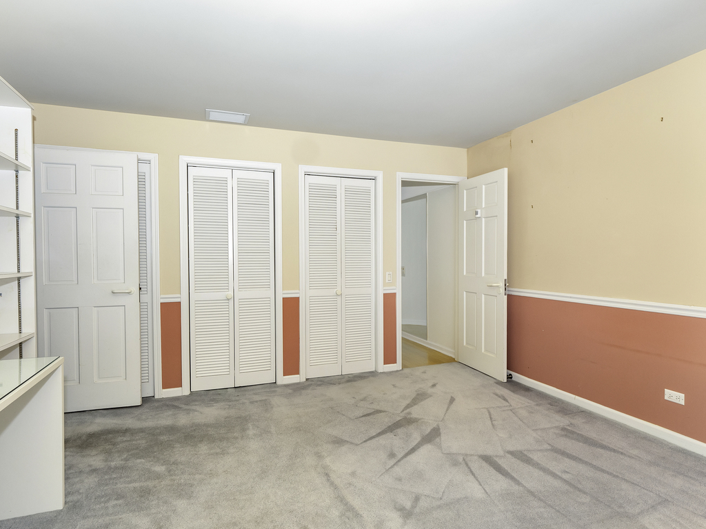 85 Ridgecroft Lane Barrington, IL 60010 - Photo 14 of 53 a view of an empty room