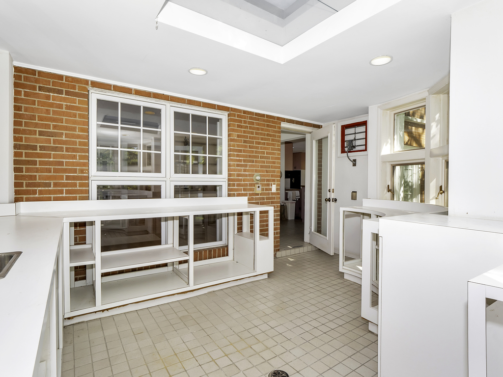 85 Ridgecroft Lane Barrington, IL 60010 - Photo 27 of 53 a view of a kitchen with a stove top oven