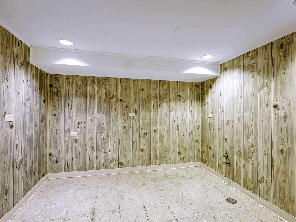 85 Ridgecroft Lane Barrington, IL 60010 - Photo 29 of 53 a view of a room with a wooden door