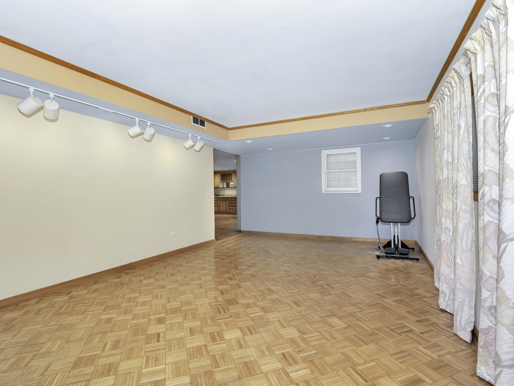 85 Ridgecroft Lane Barrington, IL 60010 - Photo 36 of 53 a view of a room with workspace and mirror