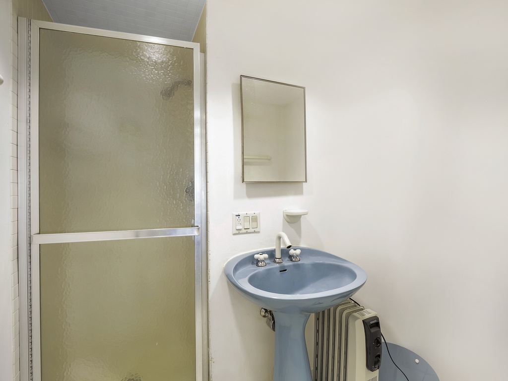 85 Ridgecroft Lane Barrington, IL 60010 - Photo 42 of 53 a bathroom with a sink and mirror