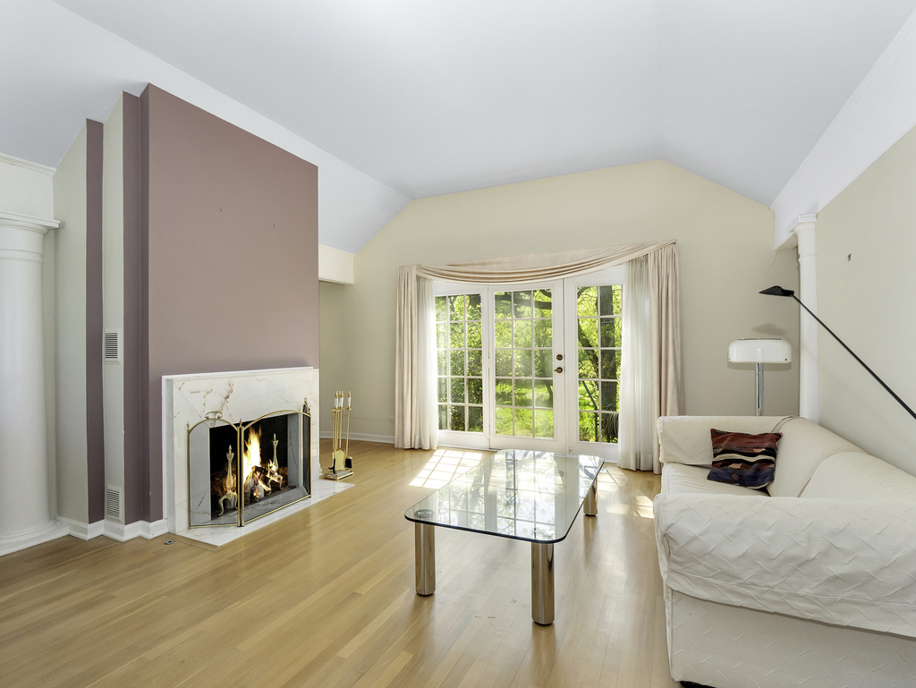 85 Ridgecroft Lane Barrington, IL 60010 - Photo 6 of 53 a spacious bedroom with a bed and a fireplace