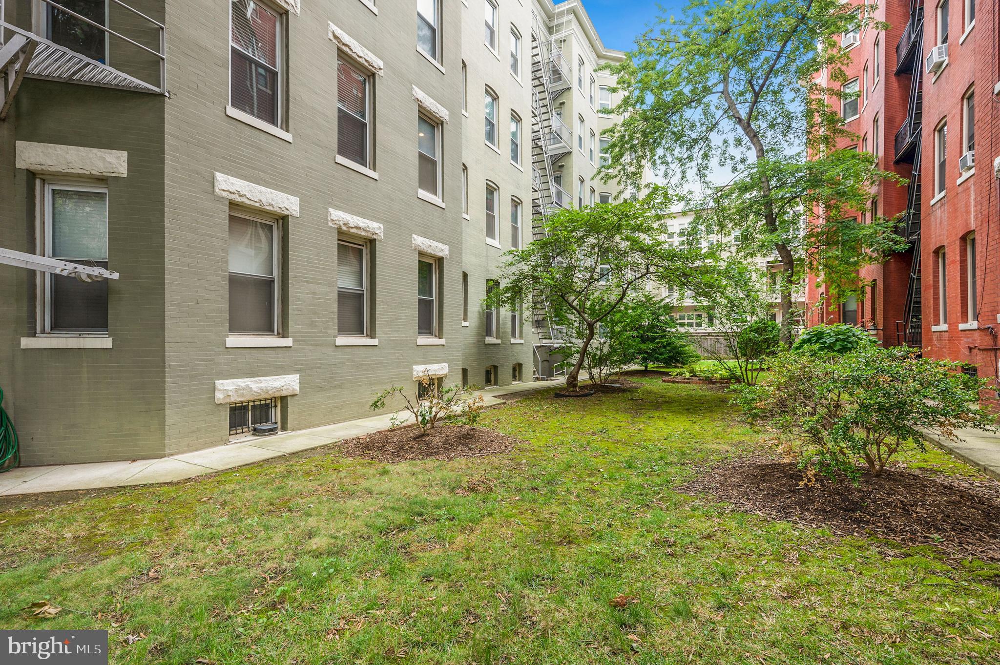 1423 R Street Northwest, Unit 400 Washington, DC 20009 - Photo 27 of 29 Large Garden area to relax in.