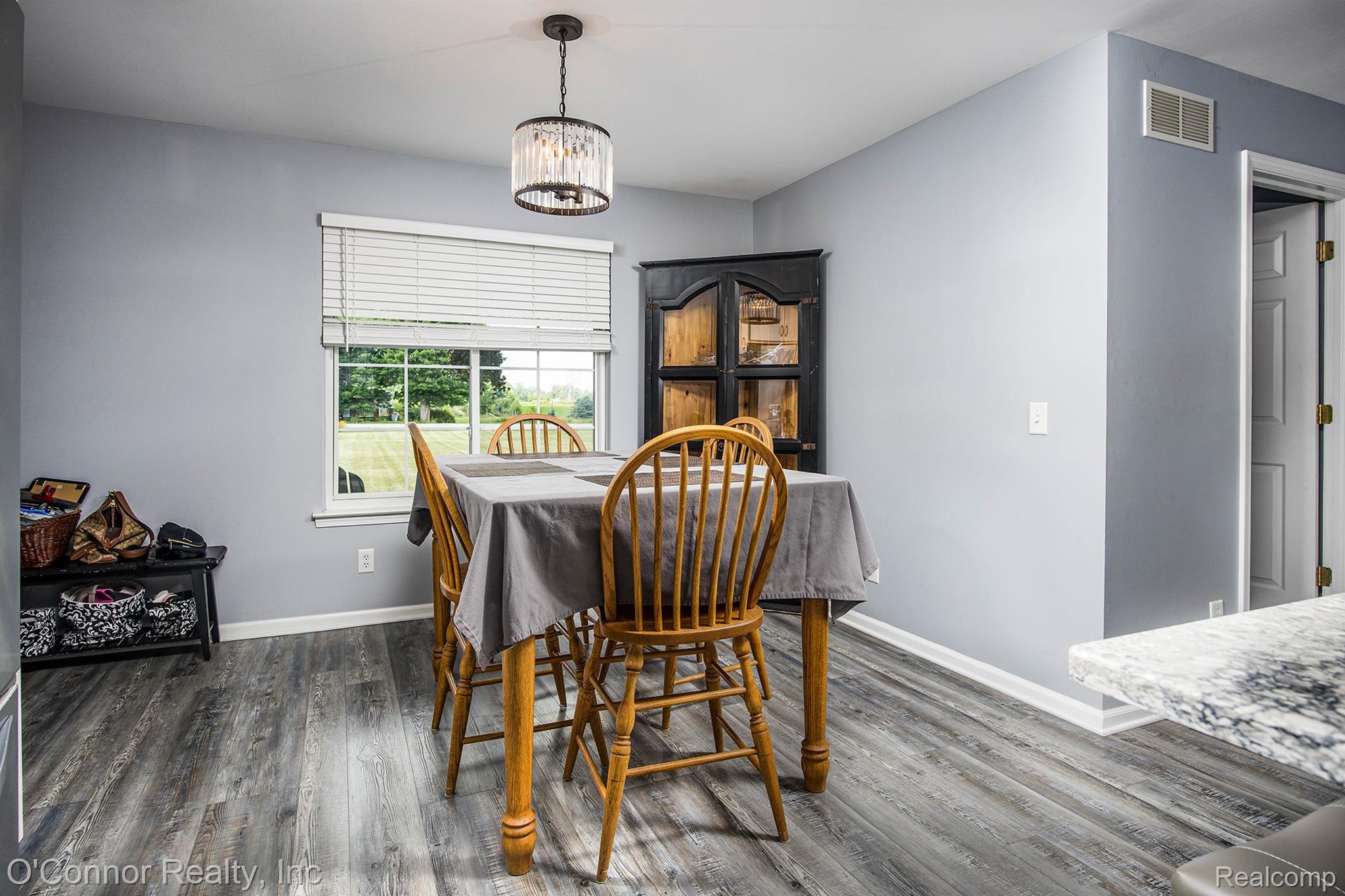 6870 Wildcat Road Jeddo, MI 48032 - Photo 6 of 44 Dining area