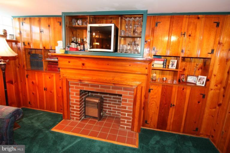 923 Masefield Road Baltimore, MD 21207 - Photo 22 of 30 Gas line available to fireplace