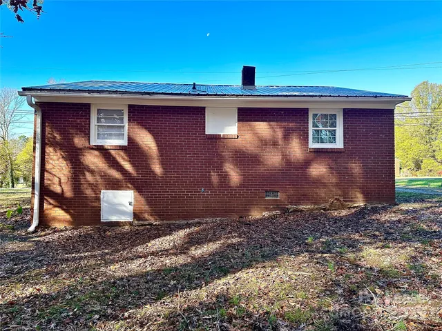 $1,099 | 504 A Moore Drive, Lexington, NC 27292