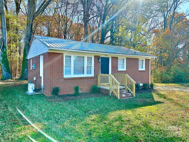 $1,099 | 504 A Moore Drive, Lexington, NC 27292