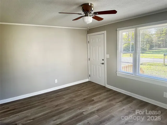 $1,099 | 504 A Moore Drive, Lexington, NC 27292