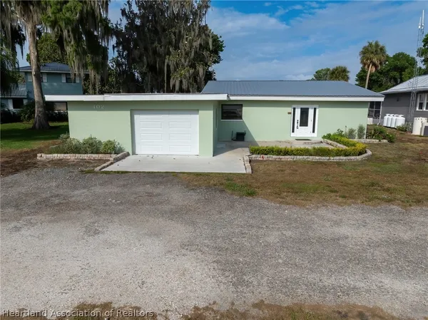 $1,900 | 102 Squirrel Point, Lorida, FL 33857