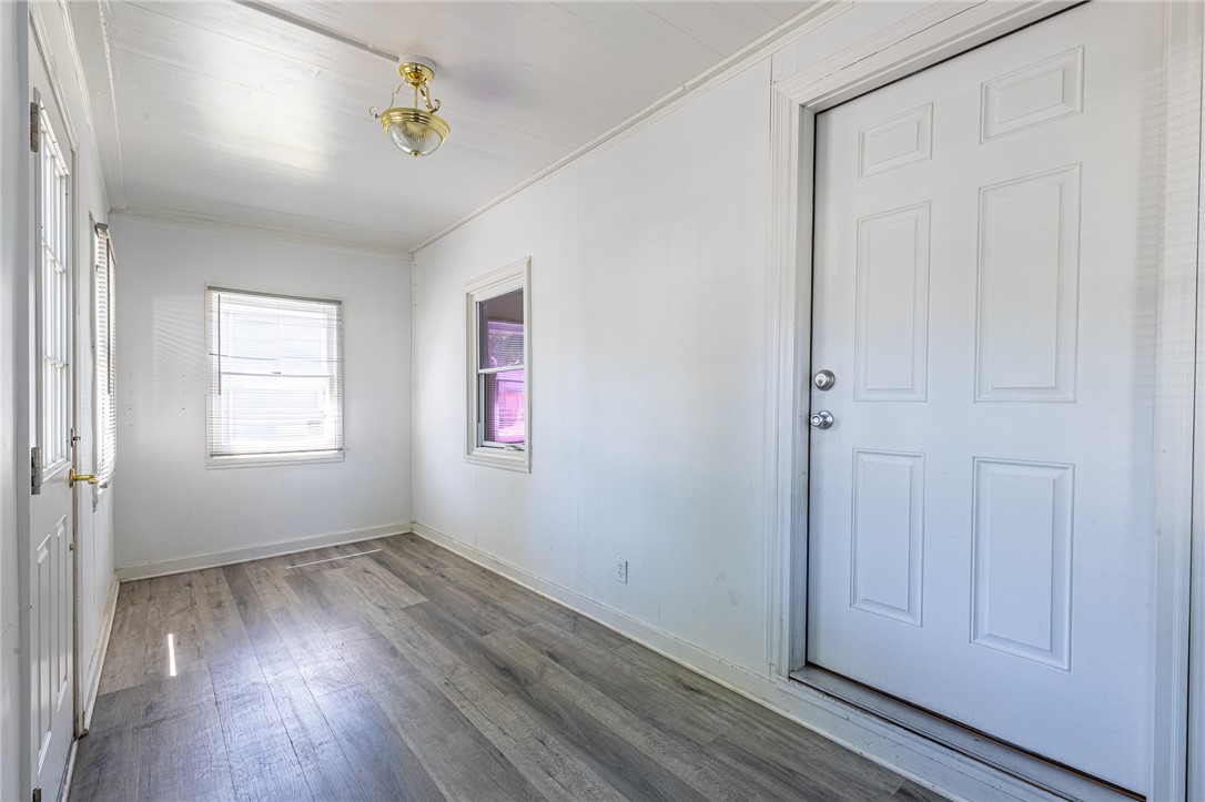 256 Ave D Rochester, NY 14621 - Photo 4 of 43