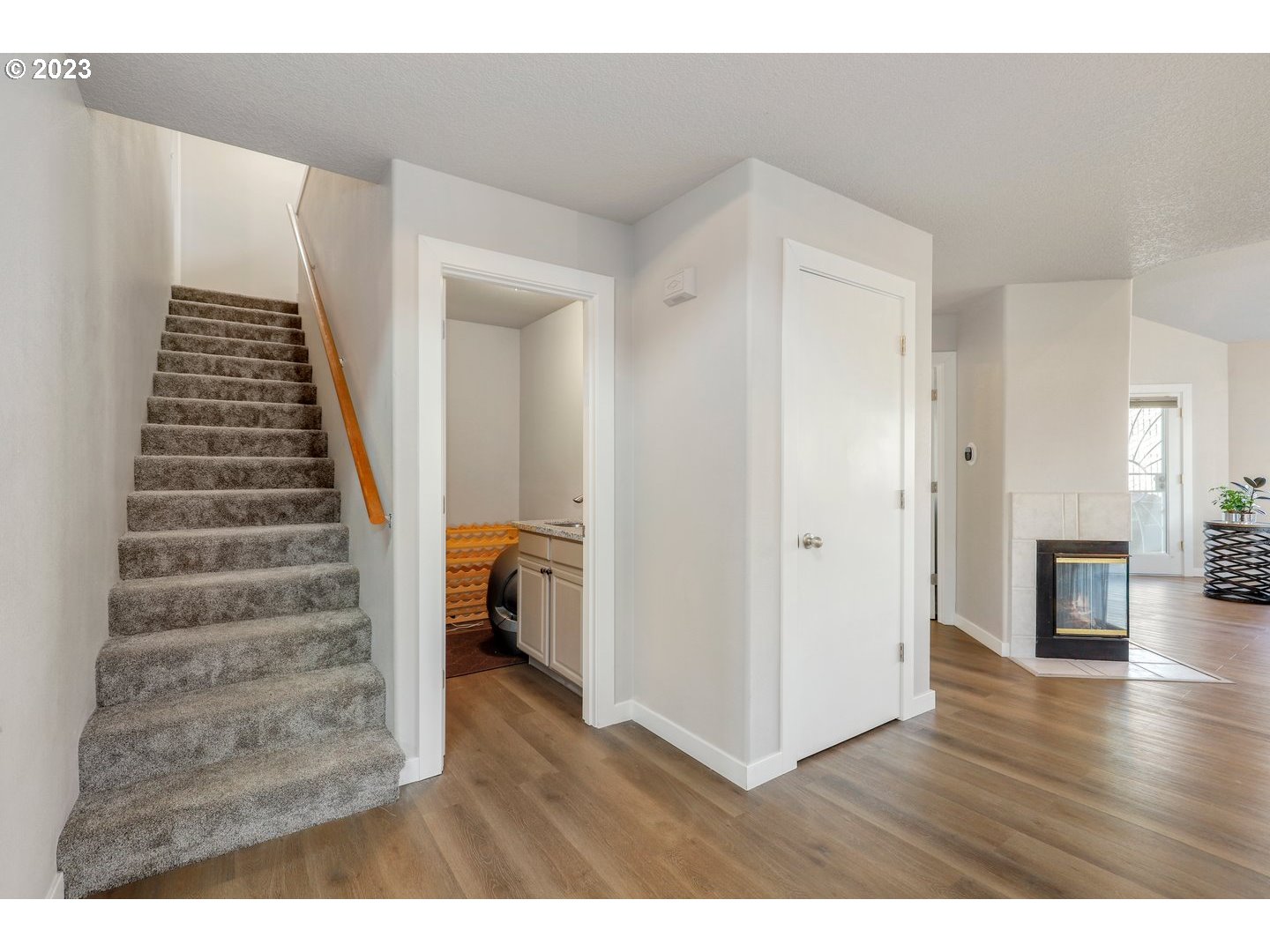 4114 Nicholson Road Vancouver, WA 98661 - Photo 21 of 28 a view interior of house and hall with wooden floor