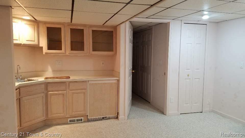 5824 Dawn Ridge Drive, Unit 86 Troy, MI 48098 - Photo 6 of 15