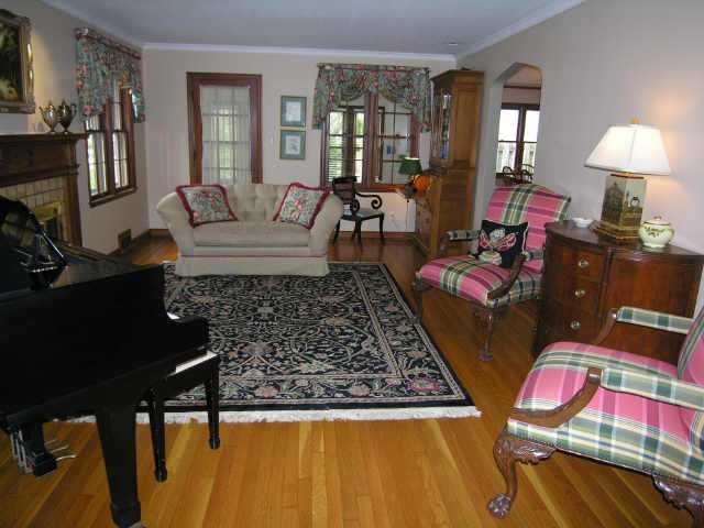 2120 Elgin Road Columbus, OH 43221 - Photo 2 of 7