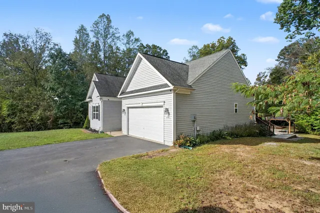 a view of a house with a yard and garage