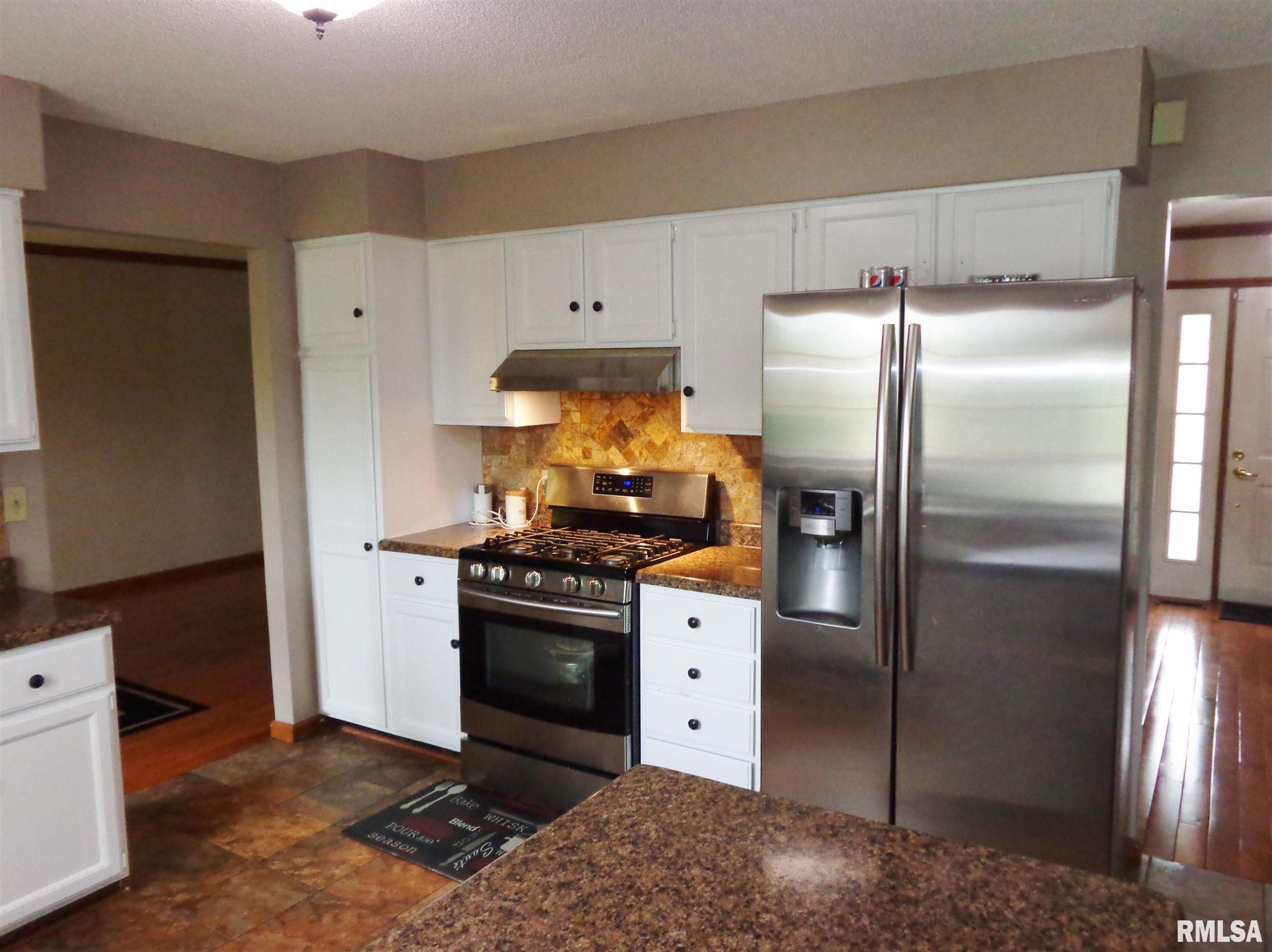 6502 North Camelot Road Peoria, IL 61615 - Photo 23 of 49 Gallery Image 23