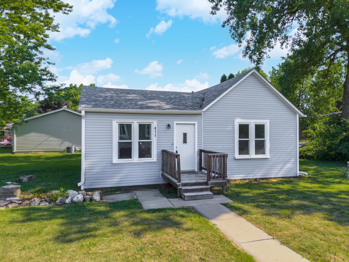 411 East Mazon Street Gardner, IL 60424 - Photo 1 of 21 a view of a house with a yard porch and sitting area