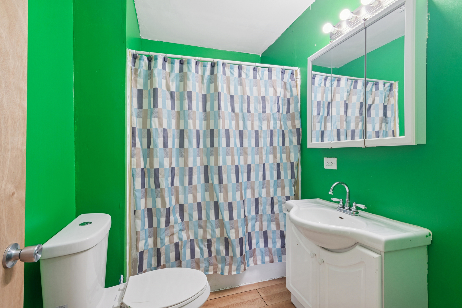 411 East Mazon Street Gardner, IL 60424 - Photo 12 of 21 a bathroom with a toilet and a sink