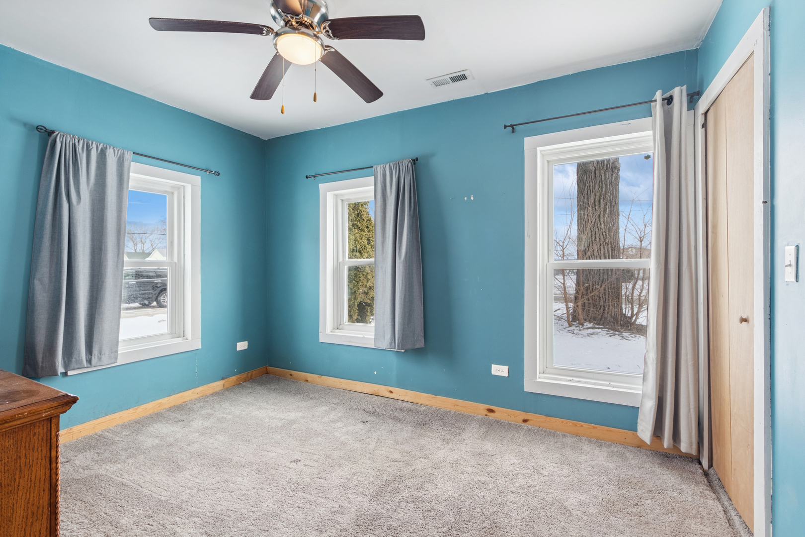 411 East Mazon Street Gardner, IL 60424 - Photo 13 of 21 an empty room with windows and fan