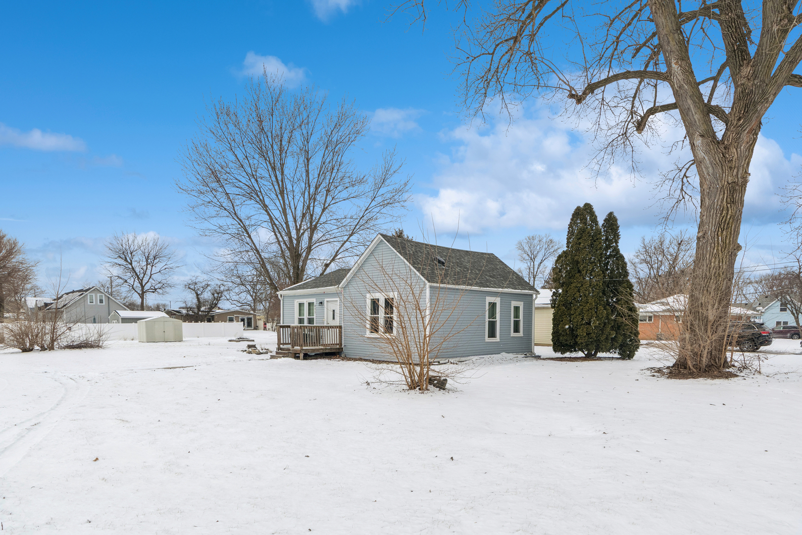 411 East Mazon Street Gardner, IL 60424 - Photo 17 of 21 a view of a house with a snow in the yard