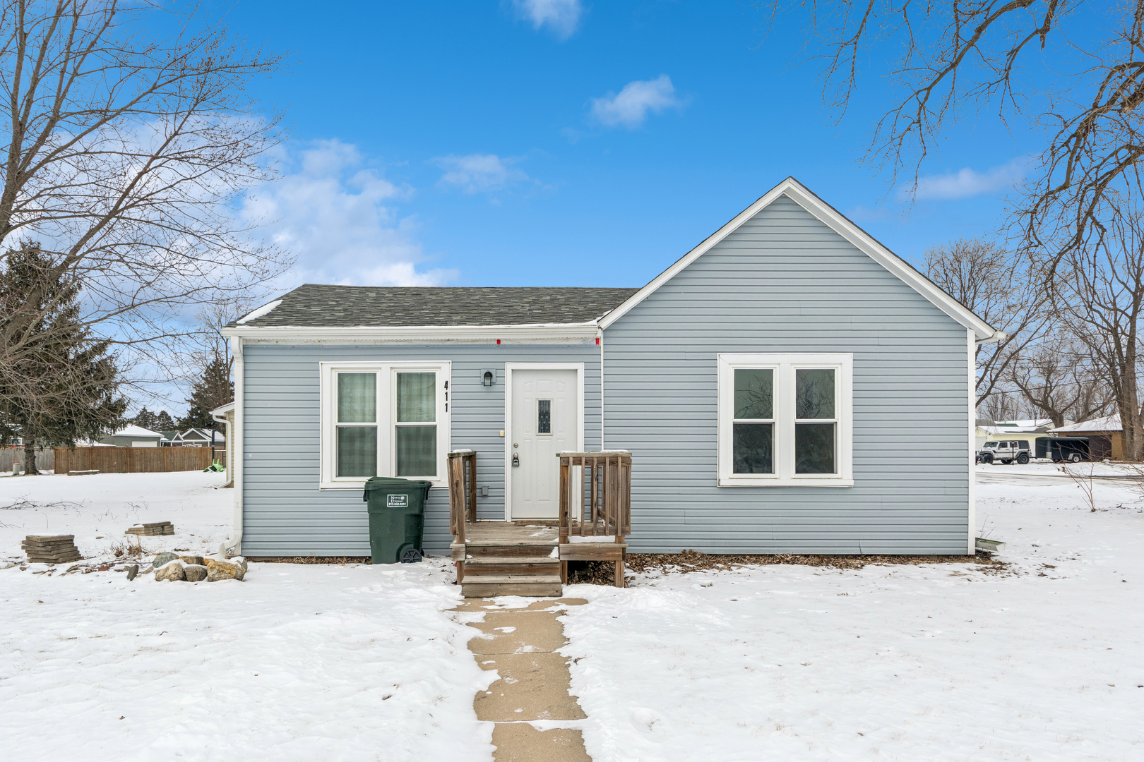 411 East Mazon Street Gardner, IL 60424 - Photo 2 of 21 a view of a house with a patio