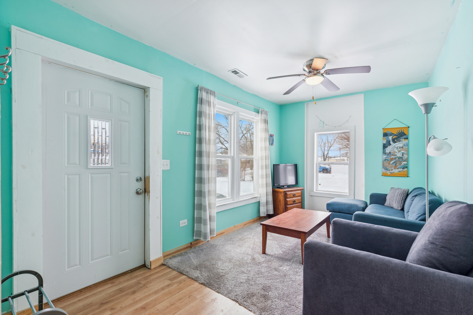 411 East Mazon Street Gardner, IL 60424 - Photo 3 of 21 a living room with furniture and a window