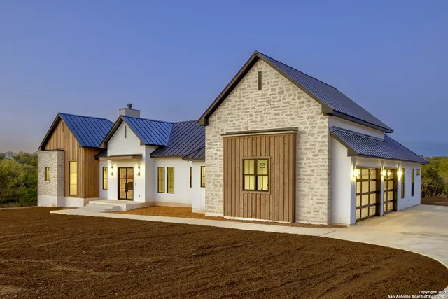 $1,295,000 | 345 Shady Hollow, New Braunfels, TX 78132