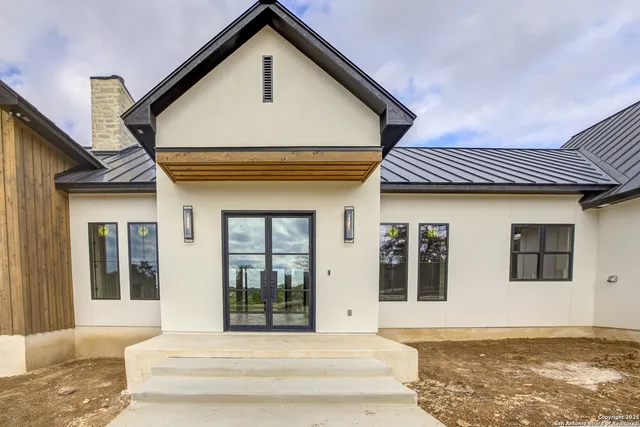 a view of entrance of the house