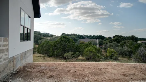 a view of a yard with pathway