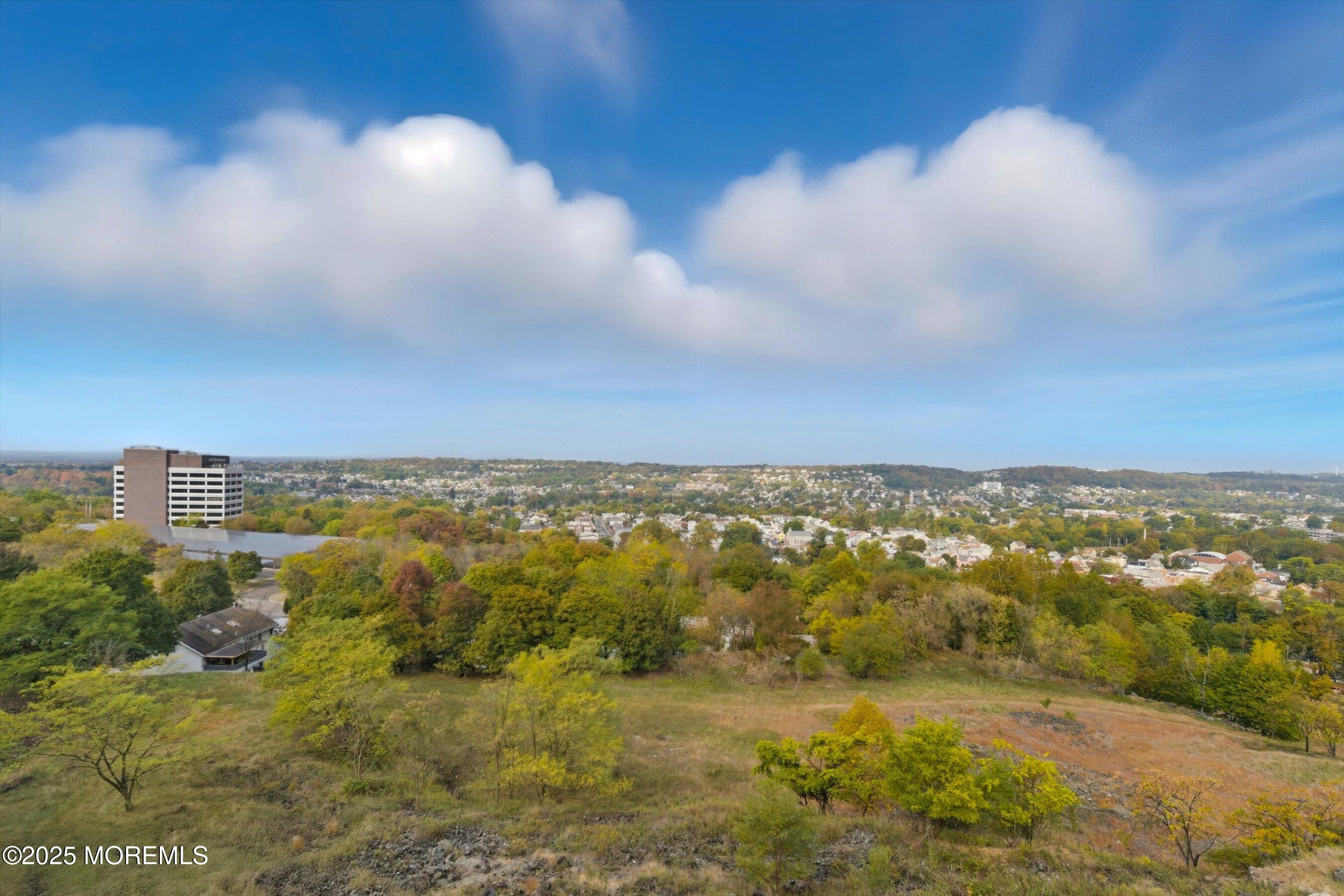 122 Quartz Lane Paterson, NJ 07501 - Photo 33 of 34 a view of city and ocean