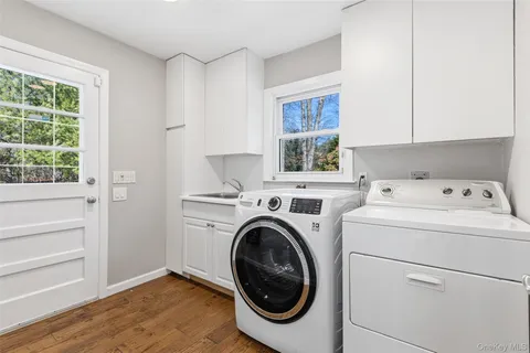 $2,395,000 | 11 Iroquois Trail, Harrison, NY 10528