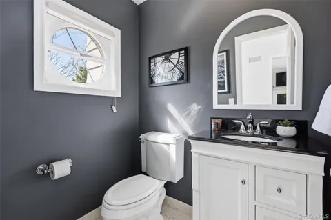 $2,395,000 | 11 Iroquois Trail, Harrison, NY 10528