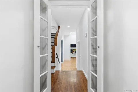 $2,395,000 | 11 Iroquois Trail, Harrison, NY 10528