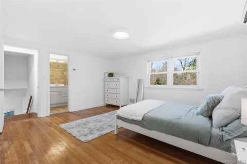 $2,395,000 | 11 Iroquois Trail, Harrison, NY 10528