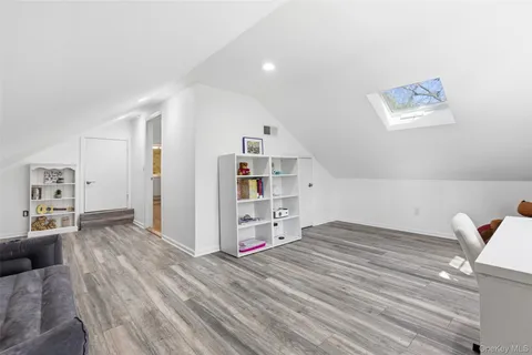 $2,395,000 | 11 Iroquois Trail, Harrison, NY 10528