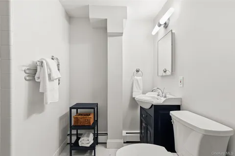 $2,395,000 | 11 Iroquois Trail, Harrison, NY 10528