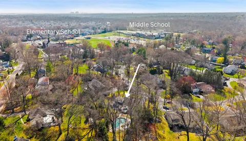 $2,395,000 | 11 Iroquois Trail, Harrison, NY 10528