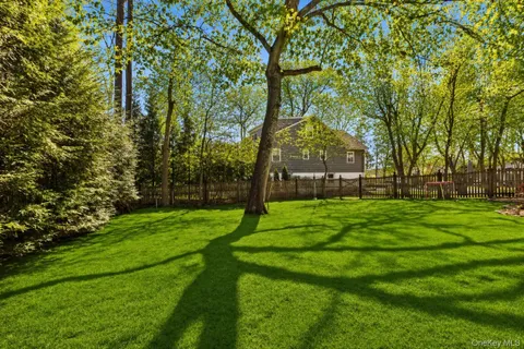 $2,395,000 | 11 Iroquois Trail, Harrison, NY 10528