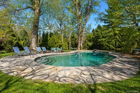 $2,395,000 | 11 Iroquois Trail, Harrison, NY 10528