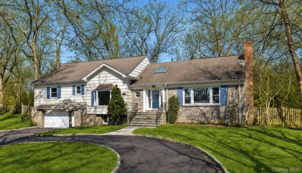 $2,395,000 | 11 Iroquois Trail, Harrison, NY 10528