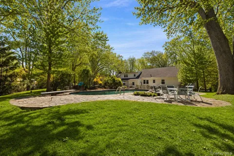 $2,395,000 | 11 Iroquois Trail, Harrison, NY 10528