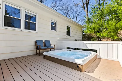 $2,395,000 | 11 Iroquois Trail, Harrison, NY 10528