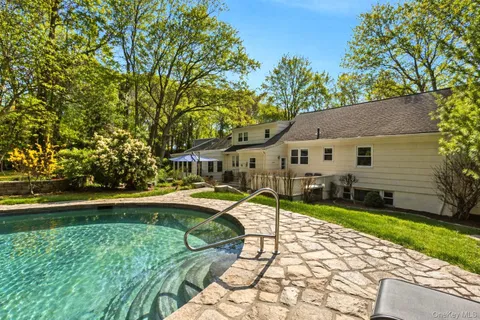 $2,395,000 | 11 Iroquois Trail, Harrison, NY 10528