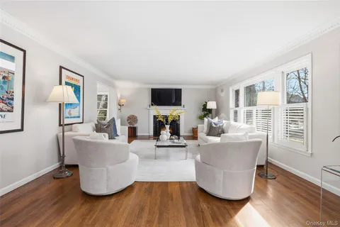 $2,395,000 | 11 Iroquois Trail, Harrison, NY 10528