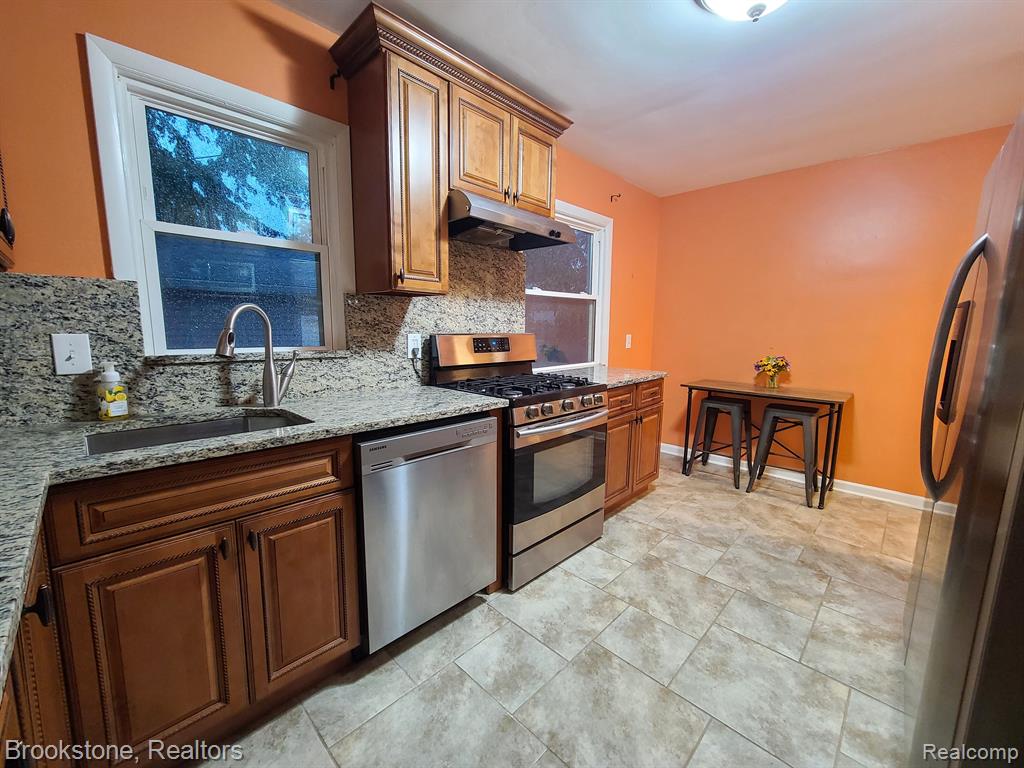 2120 Oxford Road Berkley, MI 48072 - Photo 10 of 42