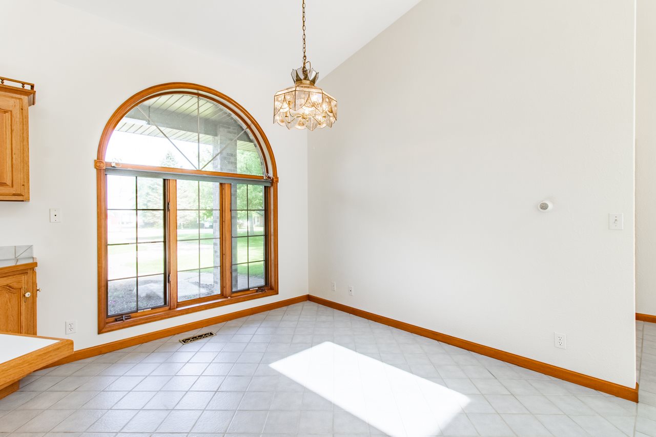1102 South Main Street Washington, IL 61571 - Photo 12 of 36 Gallery Image 12