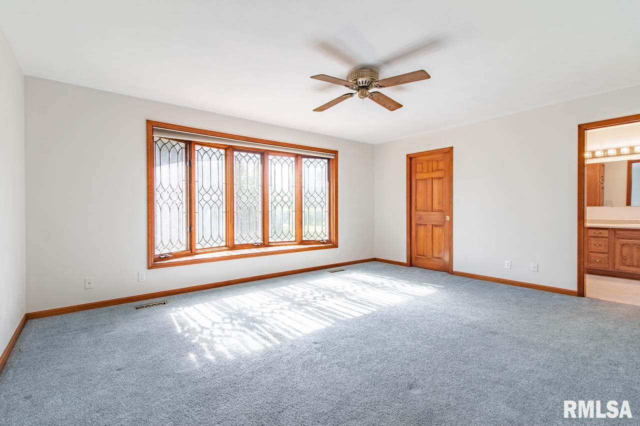 1102 South Main Street Washington, IL 61571 - Photo 19 of 36 Gallery Image 19