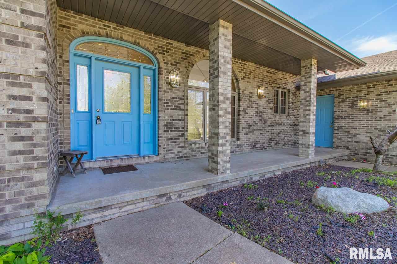 1102 South Main Street Washington, IL 61571 - Photo 4 of 36 Gallery Image 4