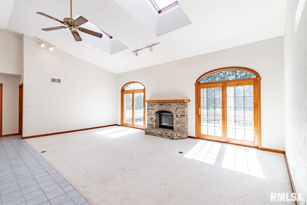 1102 South Main Street Washington, IL 61571 - Photo 7 of 36 Gallery Image 7