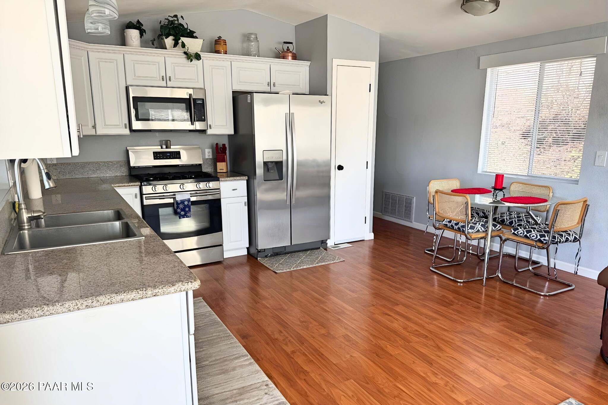 2518 Hilltop Road Prescott, AZ 86301 - Photo 7 of 28 7